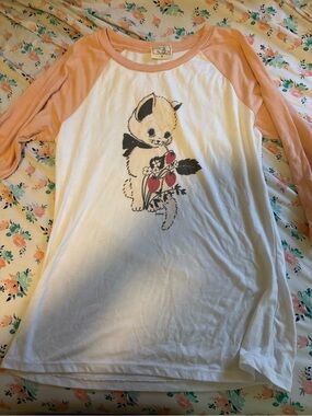 Women Peach Raglan Sleeve Graphic Shirt with Kitten Print